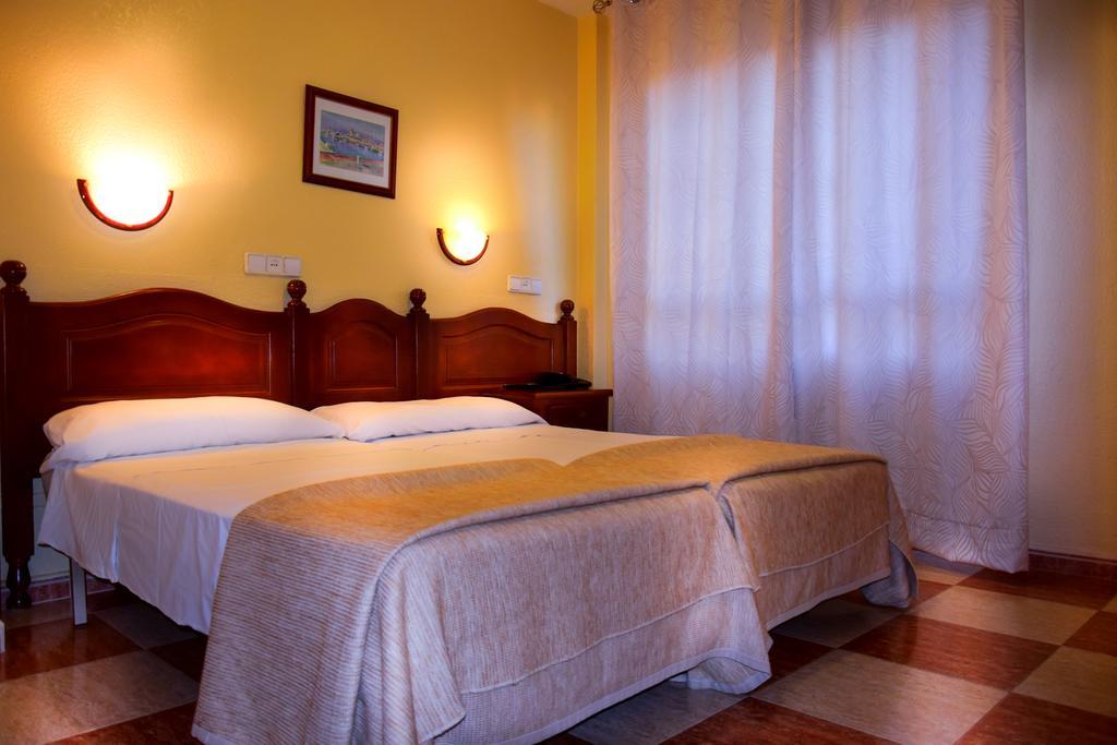 Hotel Sevilla Almería Habitación foto