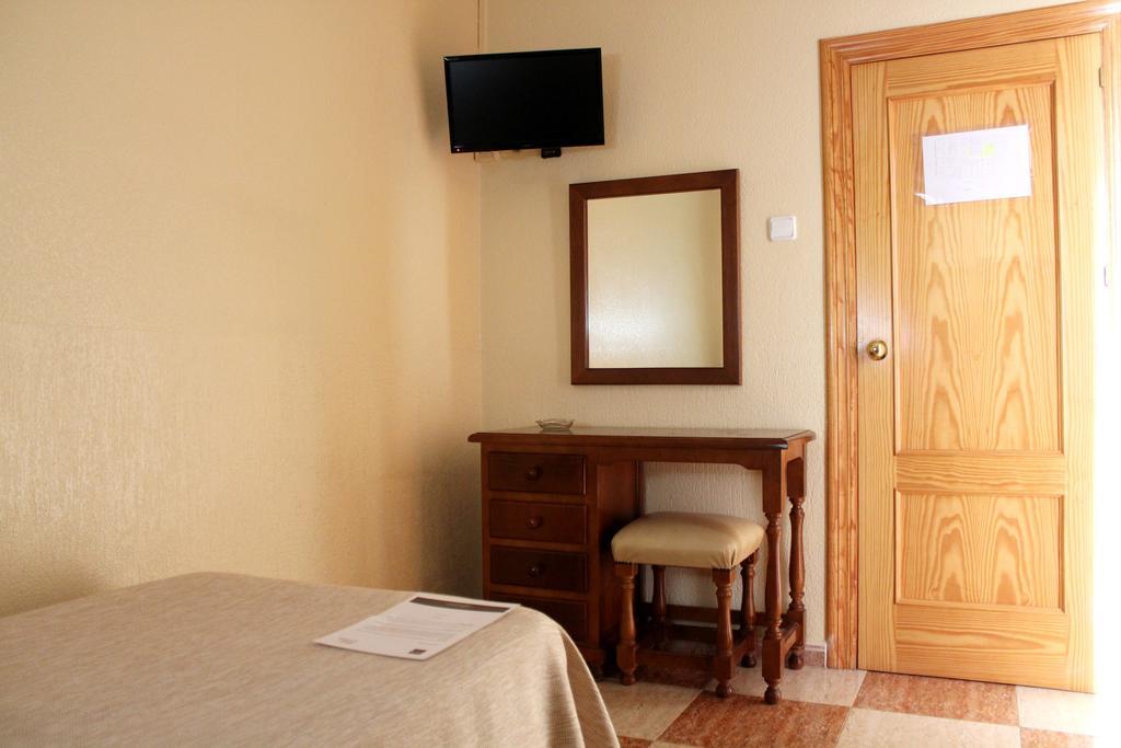 Hotel Sevilla Almería Habitación foto